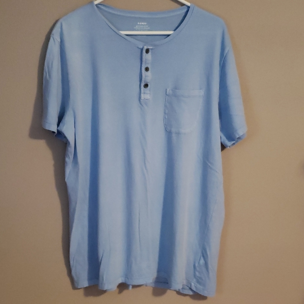 Men's Old Navy tee, like new!